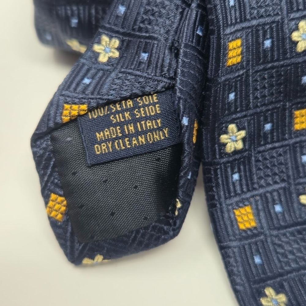 SAKS FIFTH AVENUE EXCLUSIVE Navy and Gold Geometric Botanical Neat 100% Silk Tie - Picture 4 of 6